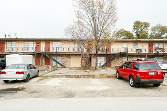 Winfree Apartments in Houston, TX - Foto de edificio - Building Photo