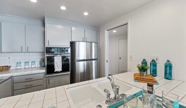 700 E Ocean Blvd in Long Beach, CA - Building Photo - Building Photo