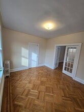 51-23 47th St in Queens, NY - Foto de edificio - Building Photo