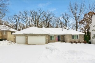 19405 Baldwin Cir NW in Elk River, MN - Building Photo