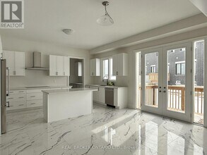 33 Cecil Saunders Dr in Georgina, ON - Building Photo - Building Photo