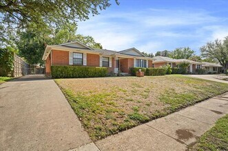 2359 St Francis Ave in Dallas, TX - Building Photo - Building Photo