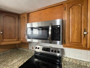 340 Albion St, Unit 2 in Wakefield, MA - Building Photo - Building Photo