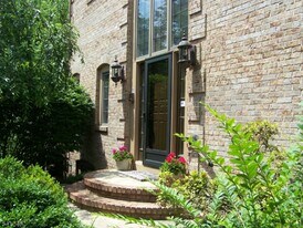 4 Dearburn Ct in Florham Park, NJ - Building Photo