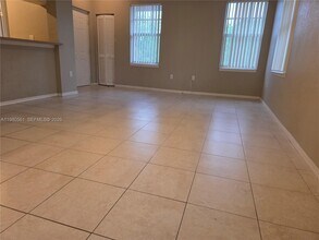 6660 W Sample Rd in Coral Springs, FL - Building Photo - Building Photo