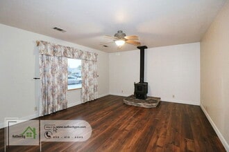 2272 Wilson Ave in Redding, CA - Building Photo - Building Photo