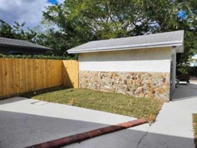 property at 953 NE 34th St