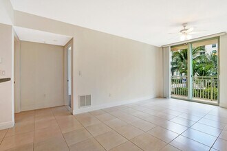 610 Clematis St, Unit 309 in West Palm Beach, FL - Building Photo - Building Photo