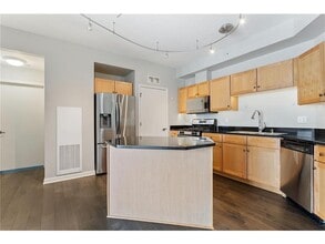 500 500 E Grant St in Minneapolis, MN - Foto de edificio - Building Photo