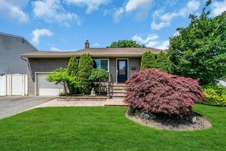 1544 Lake Shore Dr in Massapequa Park, NY - Building Photo - Building Photo