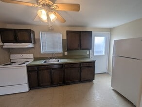 468 Main St, Unit 1 in East Haven, CT - Building Photo - Building Photo