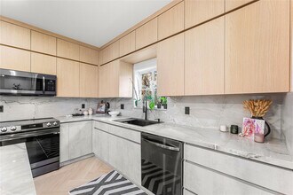 11338 NW 33rd St in Sunrise, FL - Building Photo - Building Photo