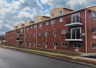 The Northview in Eddystone, PA - Foto de edificio - Building Photo