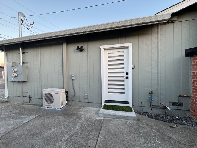 606 Virginia Dr, Unit 606 in Petaluma, CA - Foto de edificio - Building Photo