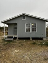 160 Pleasant Dr in Eagle Pass, TX - Building Photo