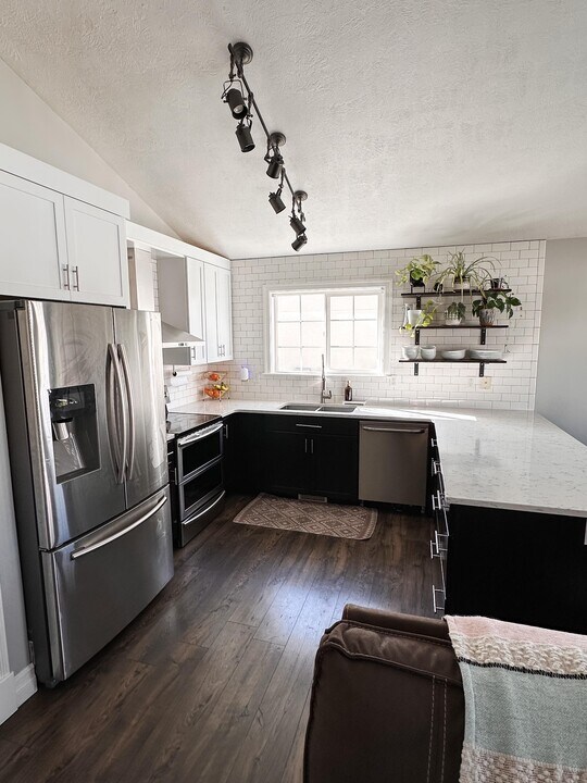 2259 N Pointe Meadow Loop in Lehi, UT - Building Photo