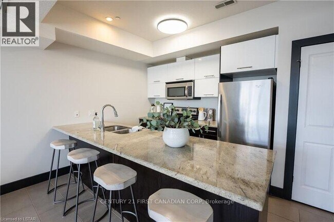 112 N Centre Rd in London, ON - Building Photo - Building Photo