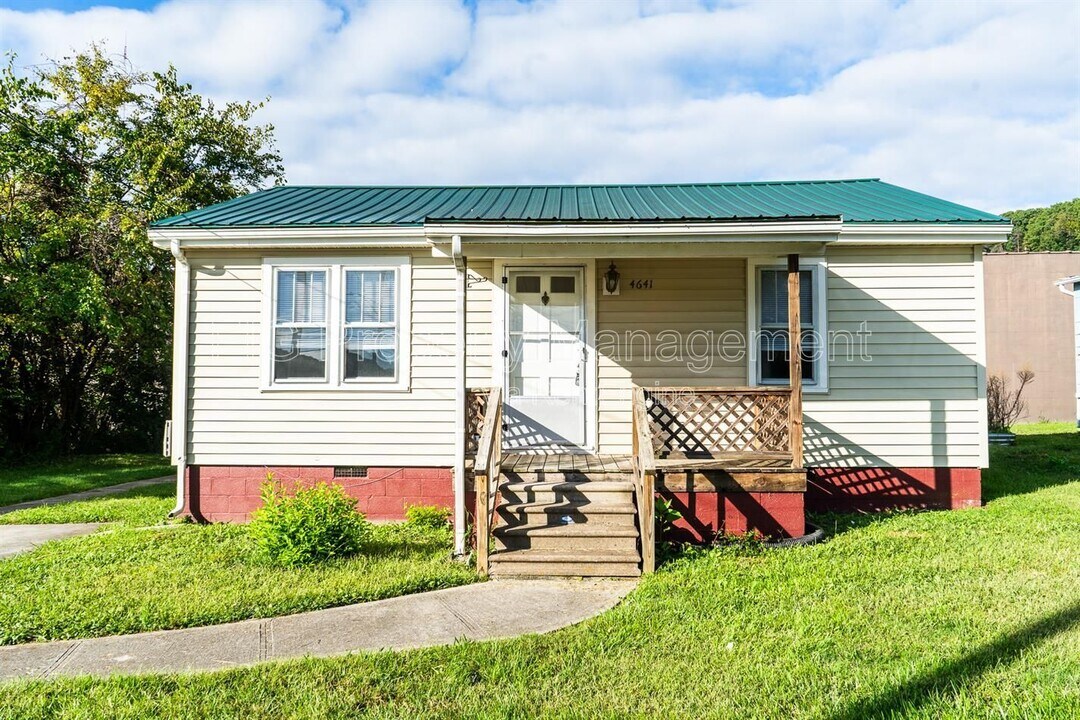 4641 Anderson Pl in Knoxville, TN - Building Photo