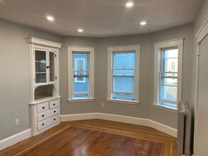 811 Somerville Ave, Unit 2 in Somerville, MA - Foto de edificio - Building Photo