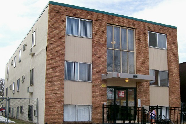 3018 Pillsbury Ave S in Minneapolis, MN - Foto de edificio - Building Photo