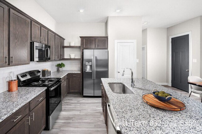 9835 Willow Creek Commerce Dr in Tomball, TX - Building Photo - Building Photo