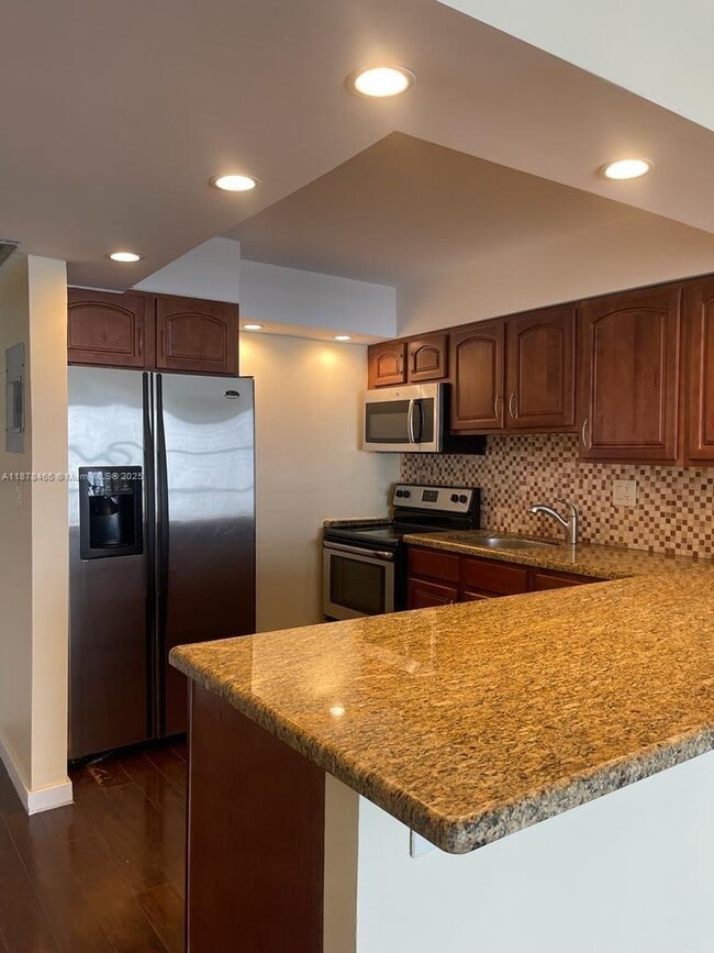 property at 1000 Parkview Dr