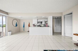 240 Makee Rd in Honolulu, HI - Building Photo - Building Photo