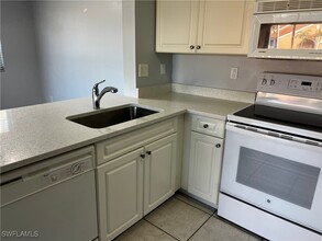 1240 Wildwood Lakes Blvd in Naples, FL - Building Photo - Building Photo