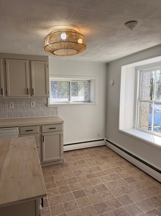 3656 Main St, Unit apartment 2 in Stone Ridge, NY - Building Photo - Building Photo