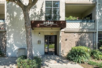 Bridgeporte in Hayward, CA - Foto de edificio - Building Photo