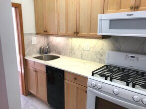 196 W 9th St, Unit 196 w 9 street Brooklyn in Brooklyn, NY - Foto de edificio - Building Photo