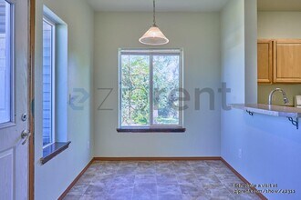 12239 SE Bush St in Portland, OR - Building Photo - Building Photo