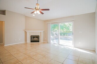 391 Meadowlark Ln in St. Augustine, FL - Foto de edificio - Building Photo