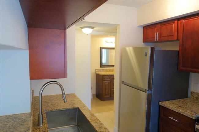 5686 Rock Island Rd, Unit # 102 in Tamarac, FL - Building Photo - Building Photo