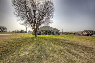 1021 Dominque Dr in Weatherford, TX - Foto de edificio - Building Photo