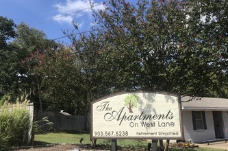 Apartments on West Lane. in Canton, TX - Foto de edificio - Building Photo