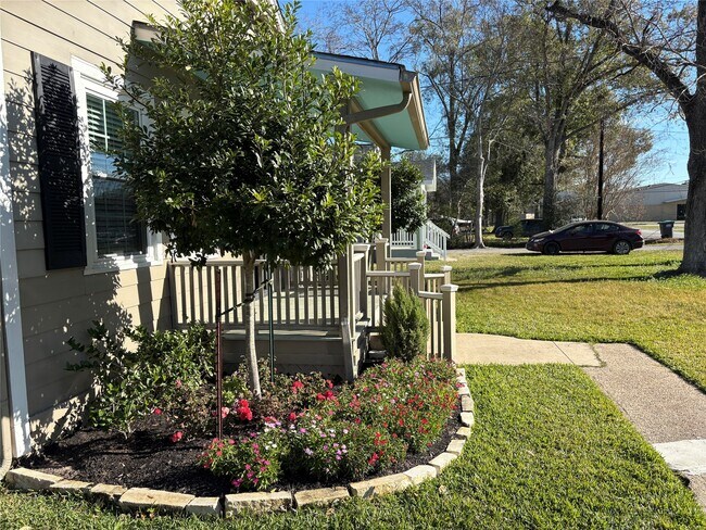 510 Hicks St in Tomball, TX - Building Photo - Building Photo