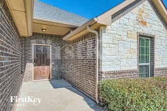 2704 Park St in Ennis, TX - Foto de edificio - Building Photo