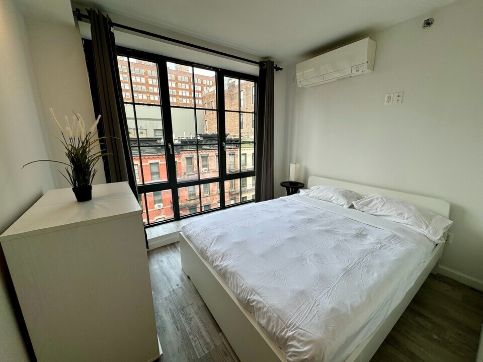 433 W 53rd St in New York, NY - Building Photo