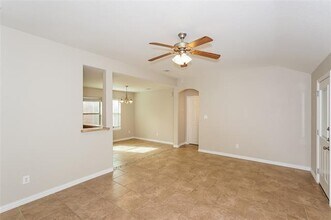 8108 Raleigh Dr in Fort Worth, TX - Foto de edificio - Building Photo