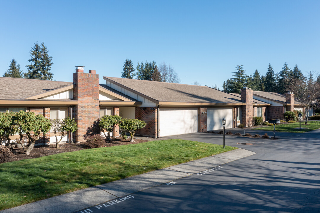 Crossroads Condominiums in Bellevue, WA - Building Photo