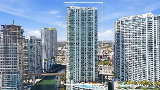92 SW 3rd St, Unit 1604 in Miami, FL - Foto de edificio - Building Photo