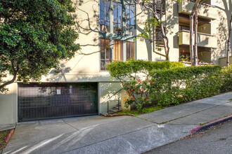 Rose Park Terrace Condominium in Oakland, CA - Building Photo - Building Photo