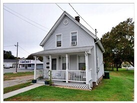 23 Boston Post Rd in Waterford, CT - Building Photo