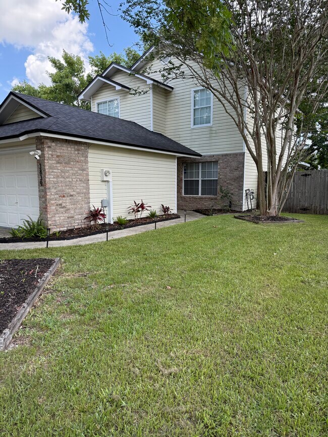 3839 Union Pacific Dr E