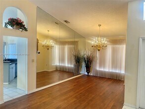 19303 NW 87th Ct Cir in Hialeah, FL - Building Photo - Building Photo