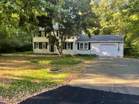 28 Salem Rd in Madison, CT - Building Photo