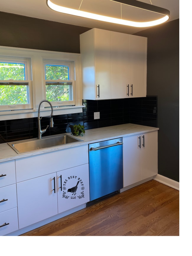 property at 1427 N Hawley Rd