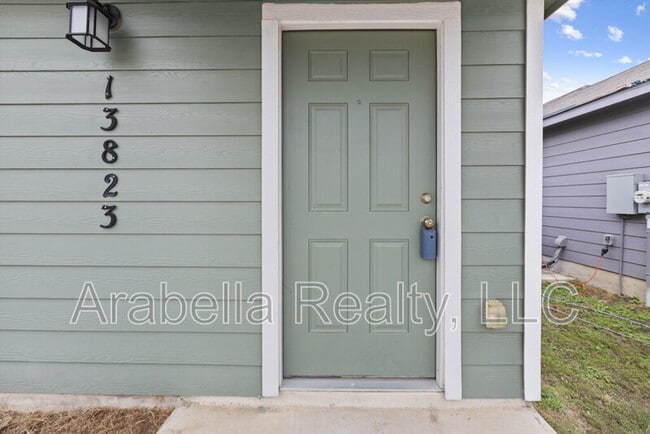 13823 Ostrich Run in San Antonio, TX - Building Photo - Building Photo