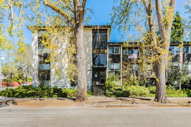 Urban Oasis! in Seattle, WA - Building Photo - Building Photo